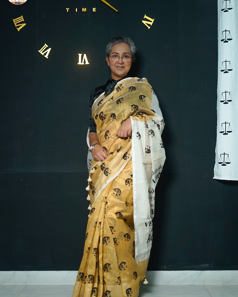 Aureate Scales Saree (Gold & Ivory)